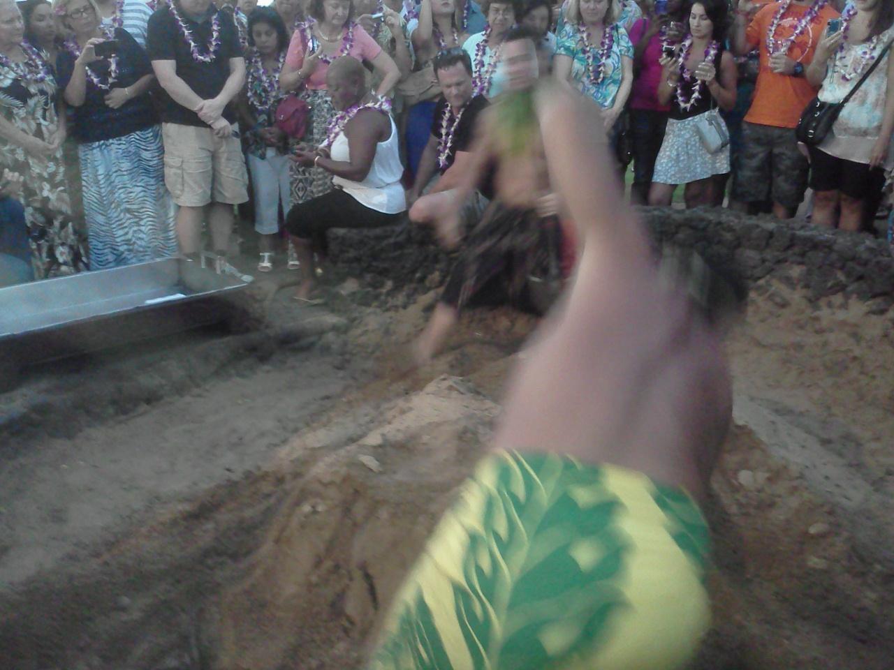 Digging up the pig at Old Lahaina Luau